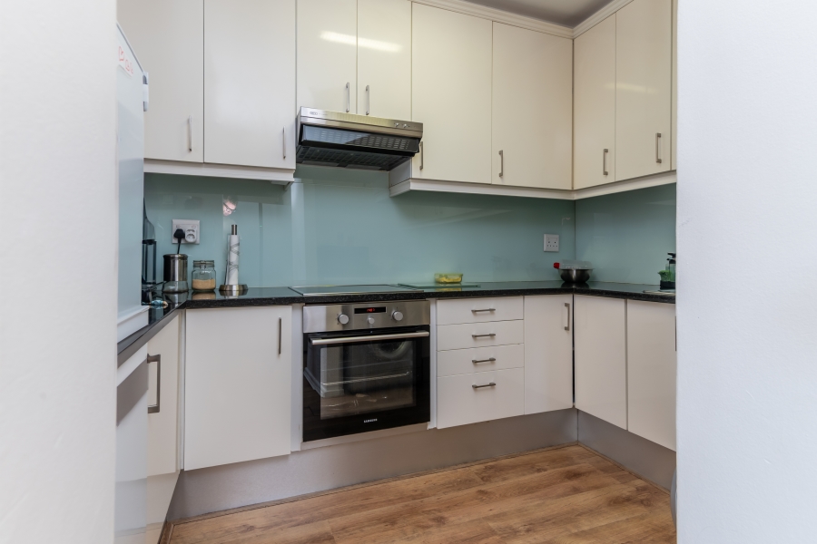 2 Bedroom Property for Sale in Vredehoek Western Cape